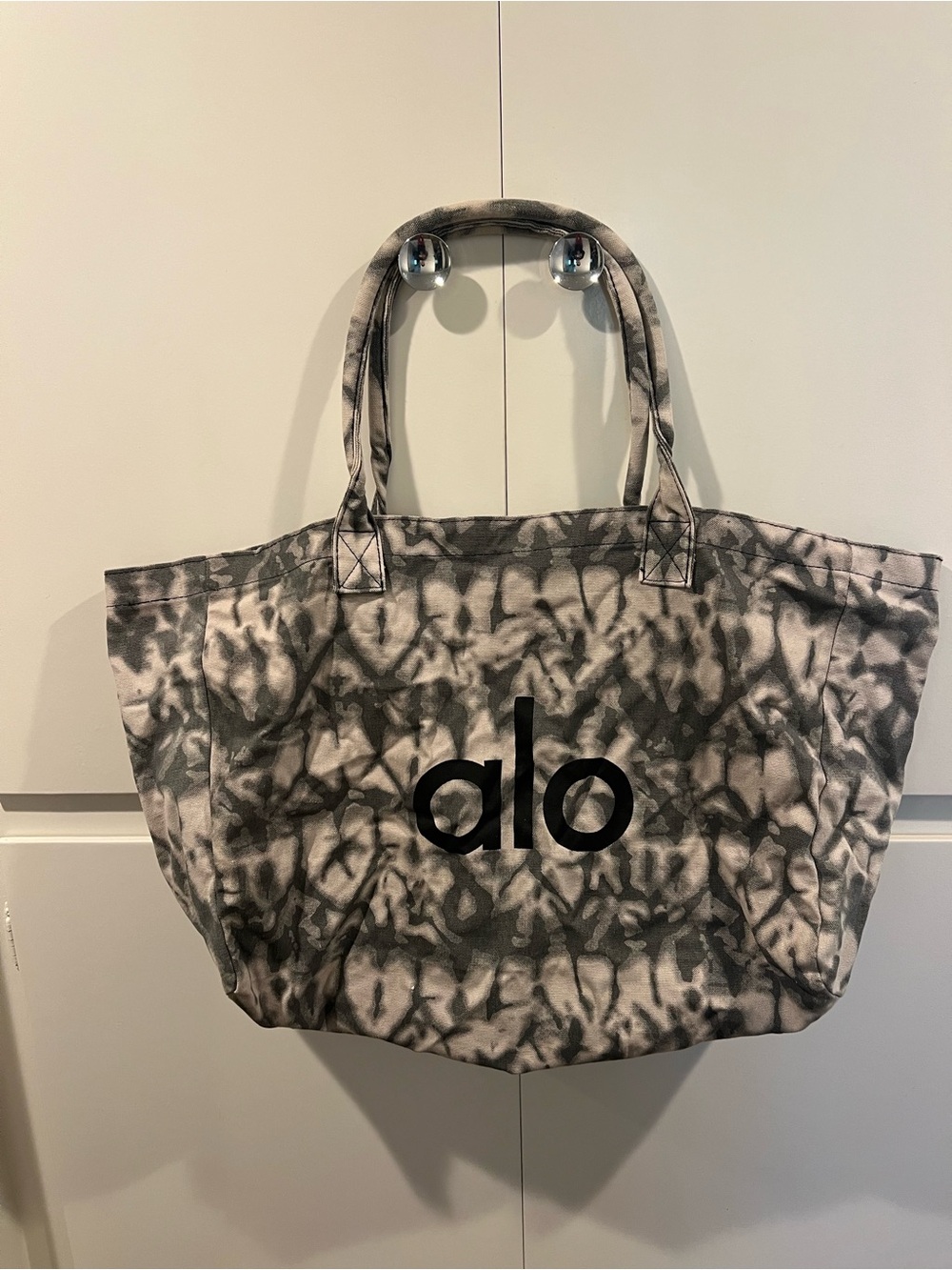 ALO Yoga Tie-Dye Tote in Gray and White